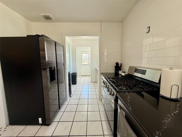 4183 County Road 571, West Columbia, TX 77486