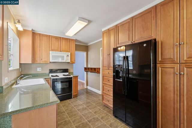 3616 Wisconsin St, Oakland, CA 94619