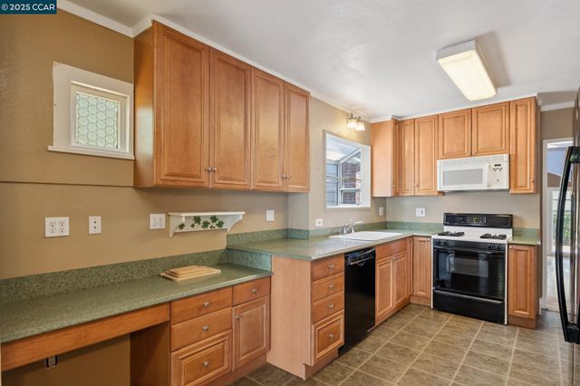 3616 Wisconsin St, Oakland, CA 94619