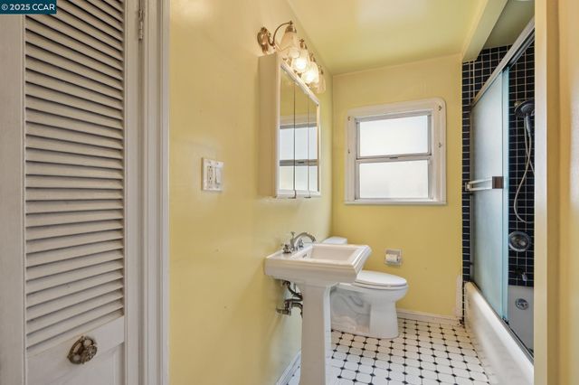 3616 Wisconsin St, Oakland, CA 94619