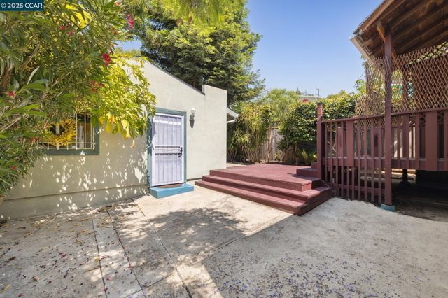 3616 Wisconsin St, Oakland, CA 94619