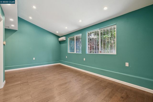3616 Wisconsin St, Oakland, CA 94619