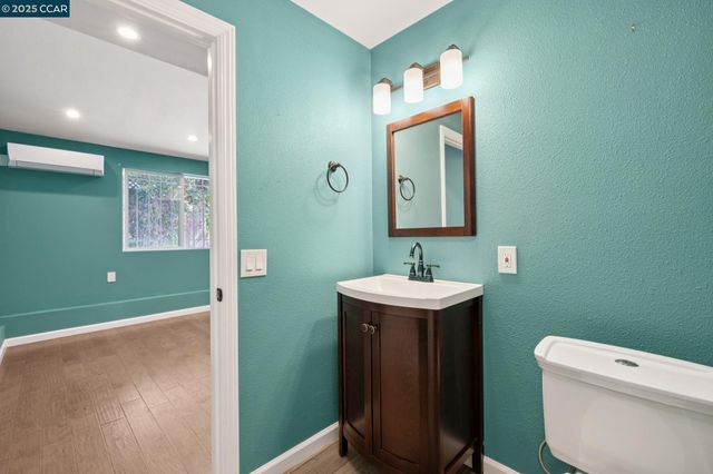 3616 Wisconsin St, Oakland, CA 94619