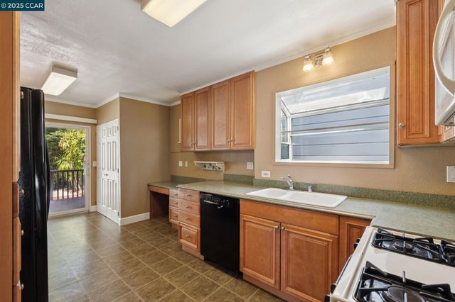3616 Wisconsin St, Oakland, CA 94619