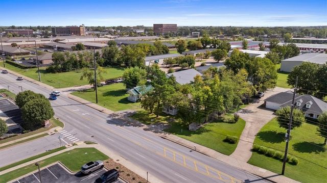 1201 & 1203 SW I Street, Bentonville, AR 72712