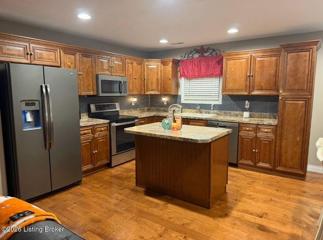675 Tecumseh Dr, Shepherdsville, KY 40165