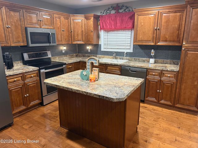 675 Tecumseh Dr, Shepherdsville, KY 40165