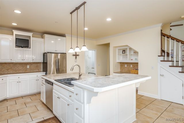 616 Maribeth Loop, Deatsville, AL 36022