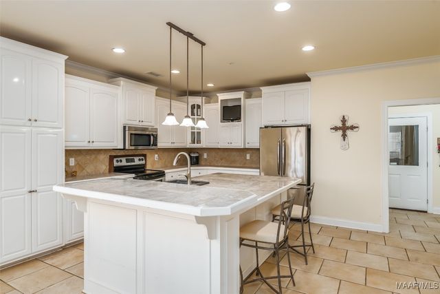 616 Maribeth Loop, Deatsville, AL 36022