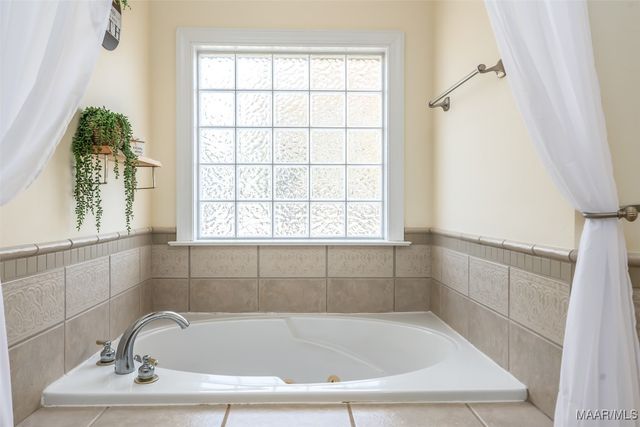 616 Maribeth Loop, Deatsville, AL 36022