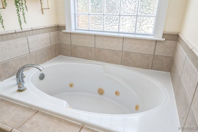 616 Maribeth Loop, Deatsville, AL 36022