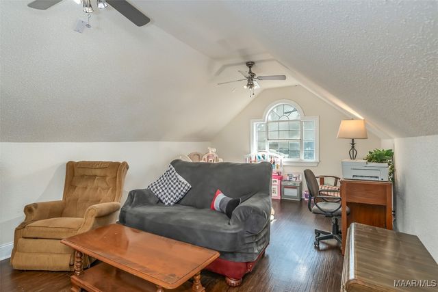 616 Maribeth Loop, Deatsville, AL 36022