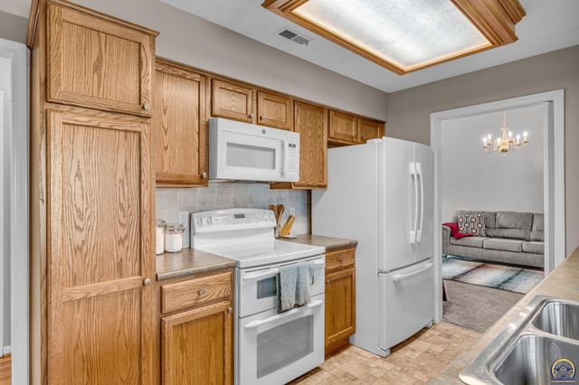 2904 Atchison Cir, Lawrence, KS 66047