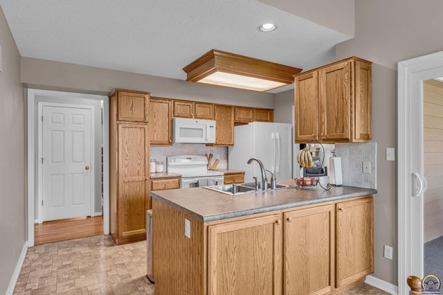 2904 Atchison Cir, Lawrence, KS 66047