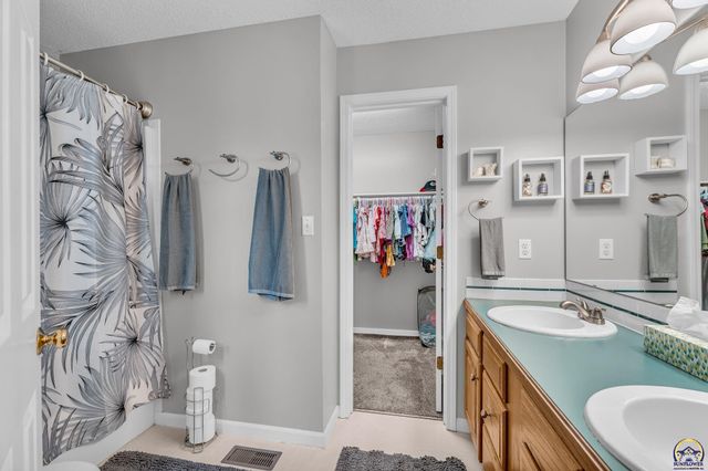 2904 Atchison Cir, Lawrence, KS 66047