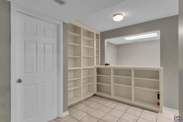 2904 Atchison Cir, Lawrence, KS 66047