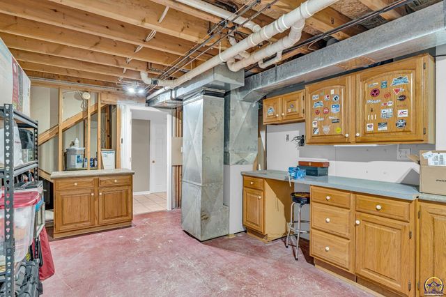 2904 Atchison Cir, Lawrence, KS 66047