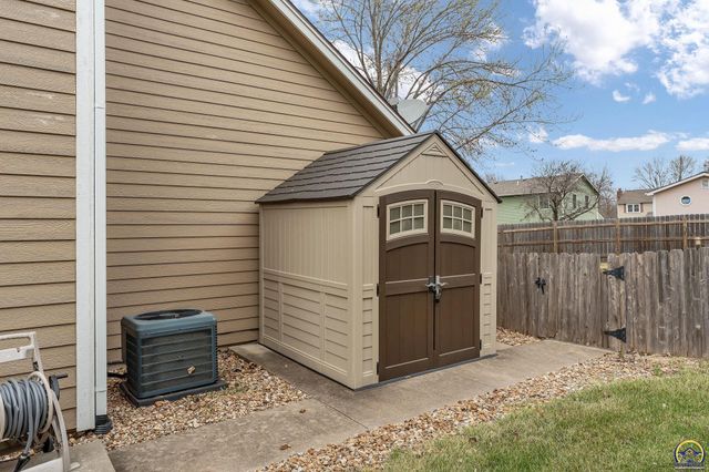 2904 Atchison Cir, Lawrence, KS 66047