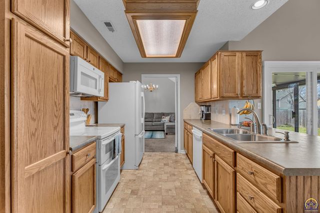 2904 Atchison Cir, Lawrence, KS 66047