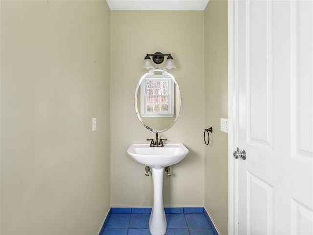 44 Azalea Avenue, Exeter, RI 02822