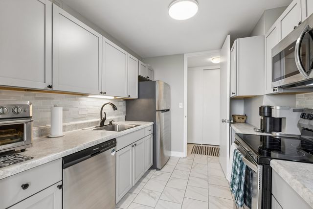 2626 N LAKEVIEW Avenue 1002, Chicago, IL 60614