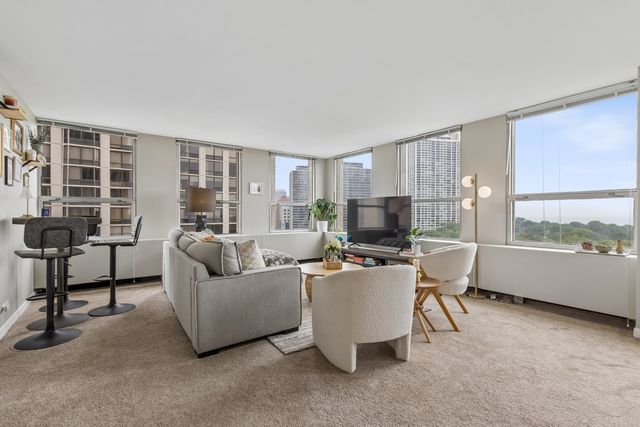 2626 N LAKEVIEW Avenue 1002, Chicago, IL 60614