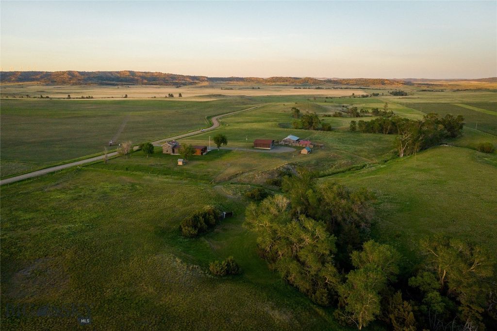 802 Deadmans Canyon Road, Reed Point, MT 59069