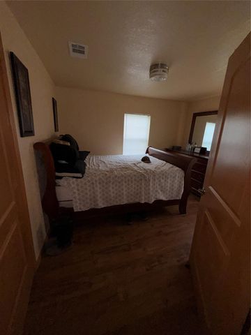 7110 Highway 6, Hitchcock, TX 77563