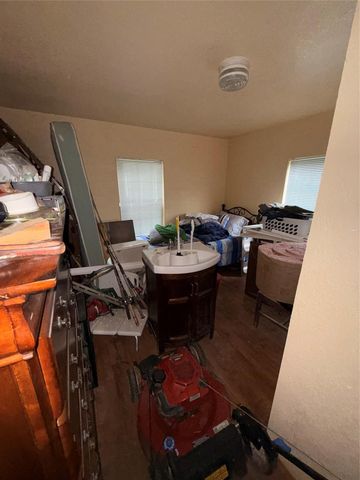 7110 Highway 6, Hitchcock, TX 77563