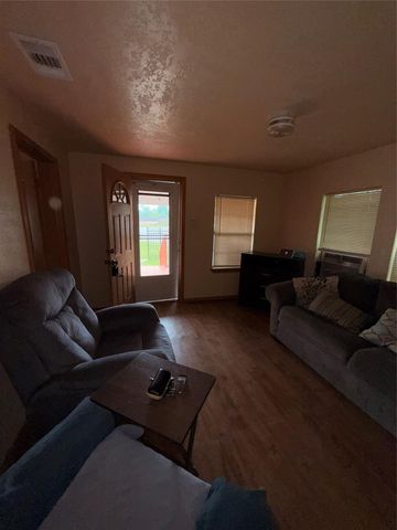 7110 Highway 6, Hitchcock, TX 77563