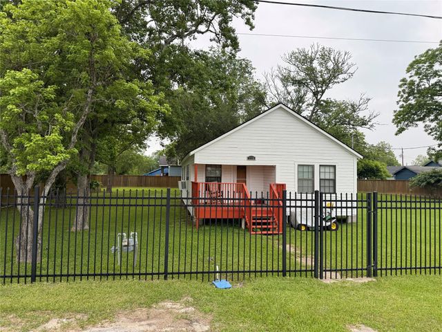 7110 Highway 6, Hitchcock, TX 77563