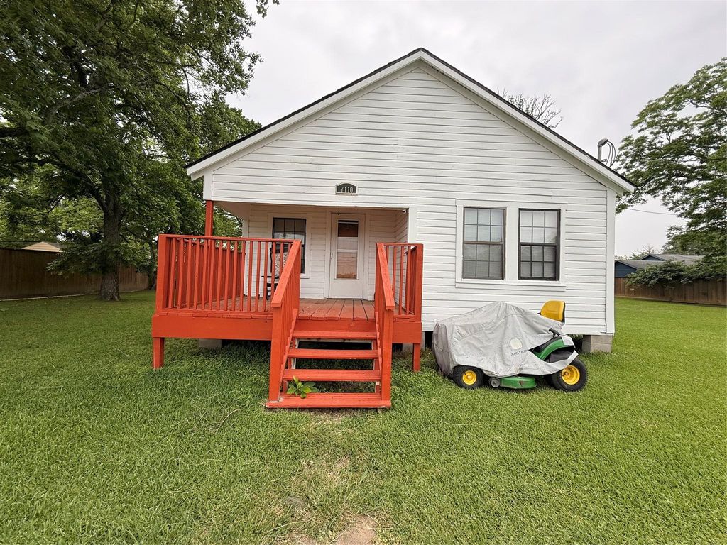 7110 Highway 6, Hitchcock, TX 77563