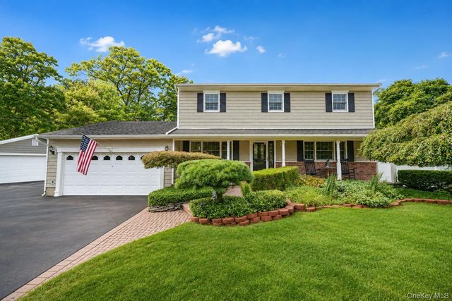 124 Bayview Drive, Oakdale, NY 11769