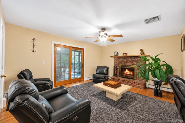 124 Bayview Drive, Oakdale, NY 11769
