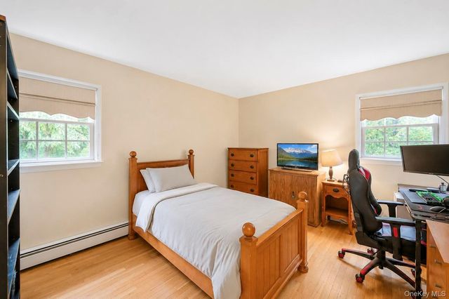 124 Bayview Drive, Oakdale, NY 11769