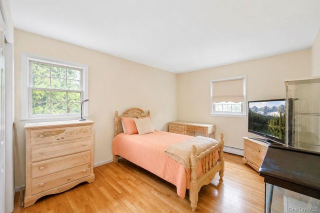 124 Bayview Drive, Oakdale, NY 11769