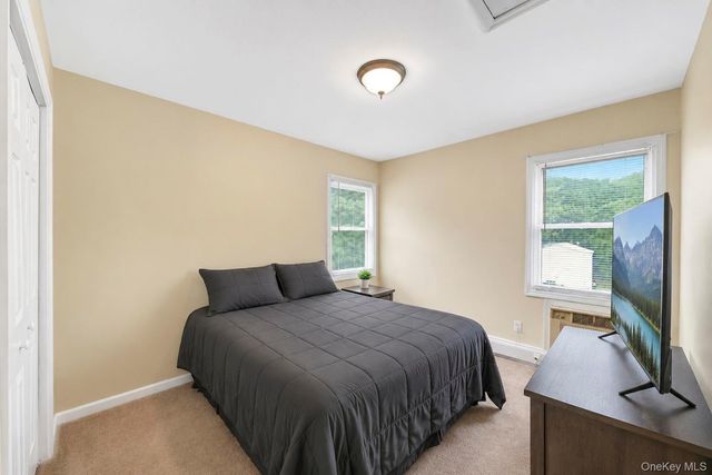 124 Bayview Drive, Oakdale, NY 11769