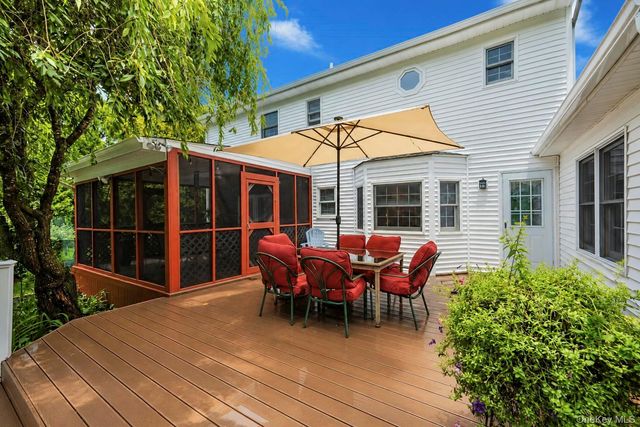 124 Bayview Drive, Oakdale, NY 11769