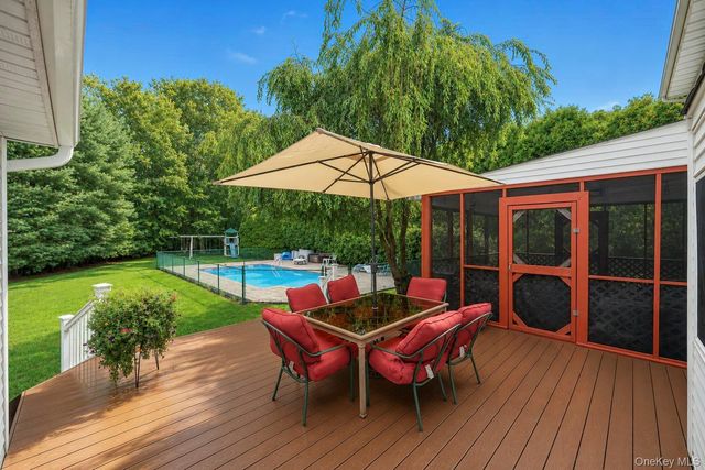 124 Bayview Drive, Oakdale, NY 11769