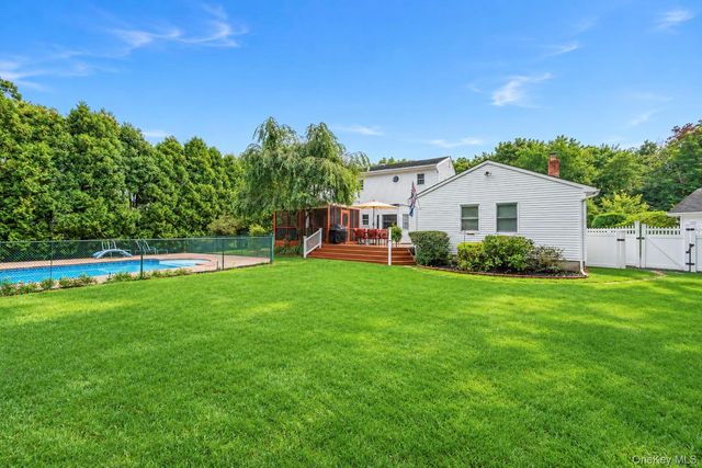 124 Bayview Drive, Oakdale, NY 11769