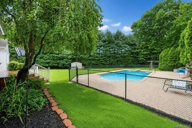 124 Bayview Drive, Oakdale, NY 11769