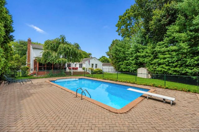 124 Bayview Drive, Oakdale, NY 11769