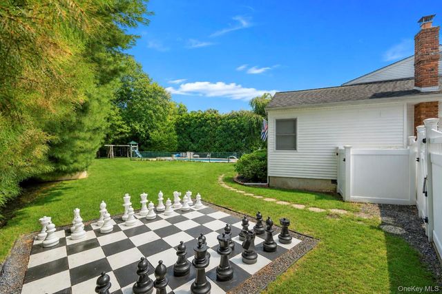 124 Bayview Drive, Oakdale, NY 11769