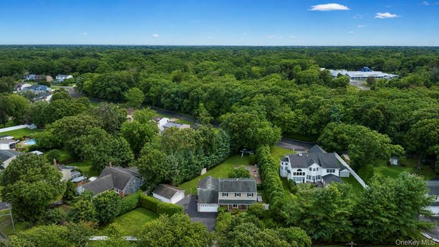 124 Bayview Drive, Oakdale, NY 11769