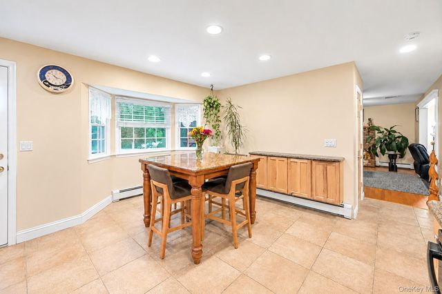 124 Bayview Drive, Oakdale, NY 11769