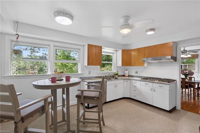 5204 Lake CIR, Portsmouth, VA 23703