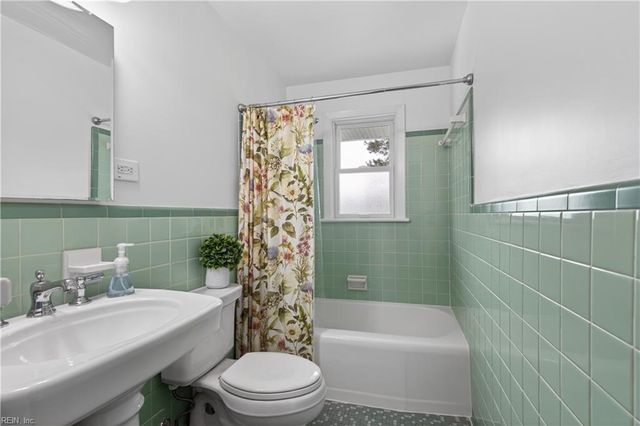 5204 Lake CIR, Portsmouth, VA 23703