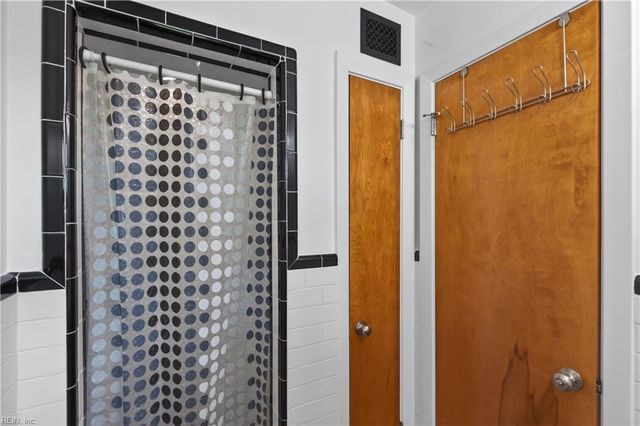 5204 Lake CIR, Portsmouth, VA 23703