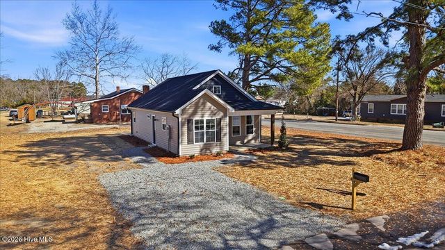 402 W James Street, La Grange, NC 28551