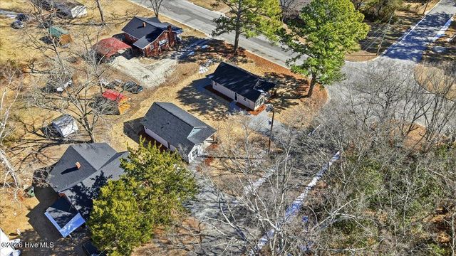 402 W James Street, La Grange, NC 28551